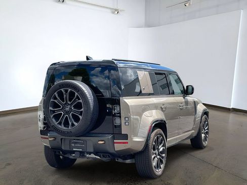 Used 2025 Land Rover Defender 110 AWD/4WD image 4