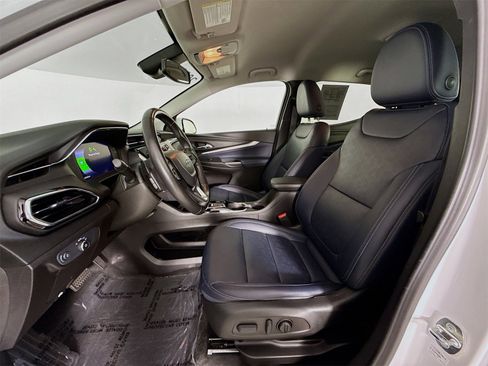 Used 2022 Chevrolet Bolt EUV LT w/ Convenience Package image 20