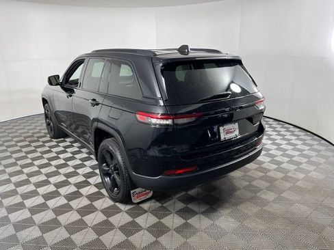 Used 2023 Jeep Grand Cherokee Altitude AWD/4WD image 5