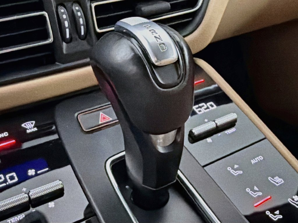 Certified 2023 Porsche Macan AWD/4WD image 19