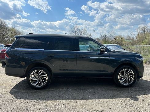 New 2026 Lincoln Navigator Reserve AWD/4WD image 4
