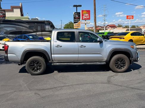 Used 2019 Toyota Tacoma SR5 RWD image 8