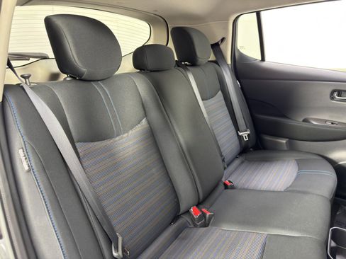Used 2025 Nissan Leaf S image 31