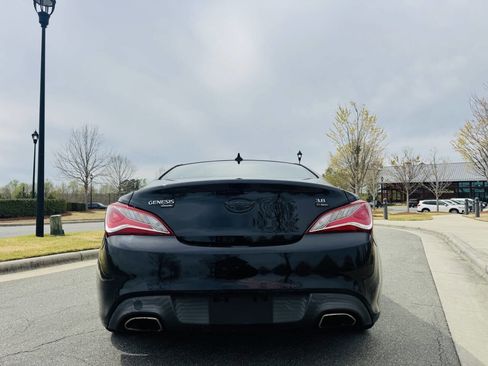Used 2014 Hyundai Genesis 3.8 image 6