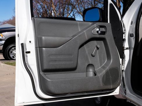 Used 2019 Nissan Frontier S image 37