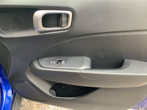 Used 2025 Hyundai Venue SEL FWD image 20