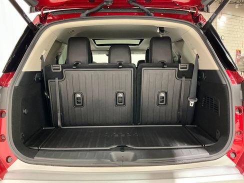 Used 2024 Nissan Pathfinder Platinum w/ Cargo Package image 26