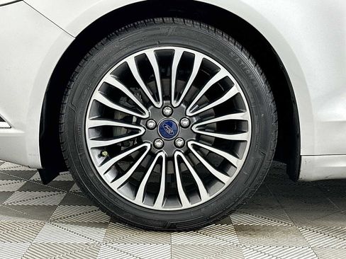 Used 2017 Ford Fusion SE w/ Fusion SE Technology Package image 28