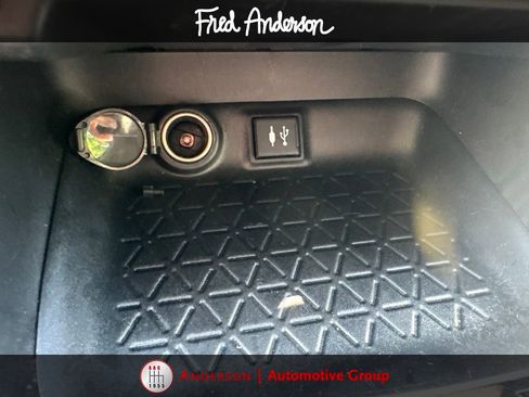Used 2019 Toyota RAV4 LE FWD image 6