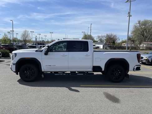 Used 2024 GMC Sierra 2500 AT4 w/ Technology Package AWD/4WD image 4