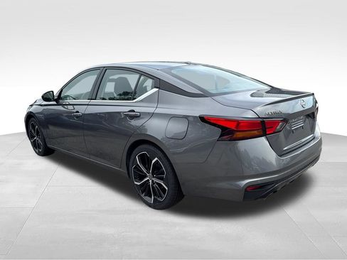 Used 2024 Nissan Altima 2.5 SR FWD image 3