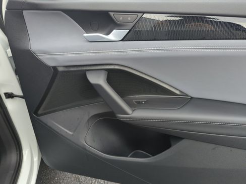 New 2026 Volkswagen Tiguan SE R-Line image 16