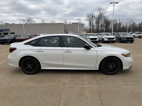 Used 2025 Honda Civic Sport image 3