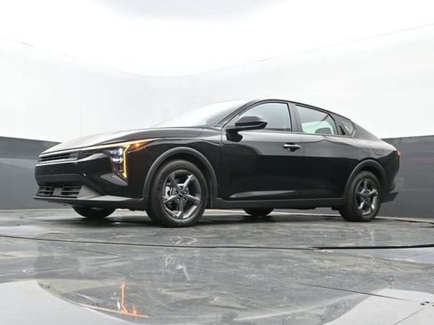 Used 2025 Kia K4 LXS image 12