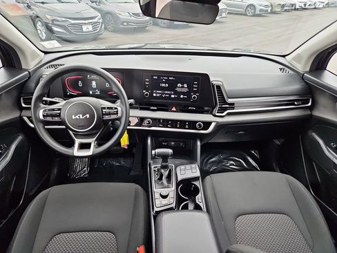 Used 2024 Kia Sportage LX image 9