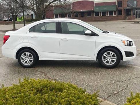 Used 2016 Chevrolet Sonic LT image 2