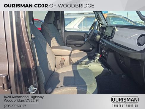 Used 2024 Jeep Wrangler Unlimited Sport AWD/4WD image 5