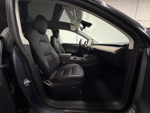 Used 2023 Tesla Model Y Long Range AWD/4WD image 19