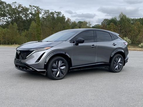 Used 2023 Nissan Ariya AWD image 3