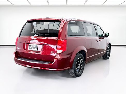 Used 2019 Dodge Grand Caravan GT image 4