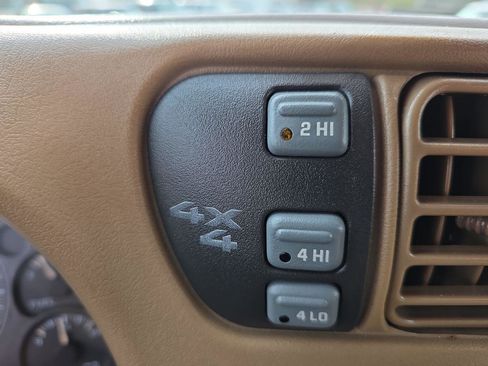 Used 2002 Chevrolet Blazer LS w/ Preferred Equipment Group image 10