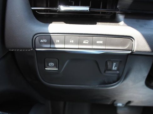 Used 2024 Cadillac Escalade Premium Luxury image 31