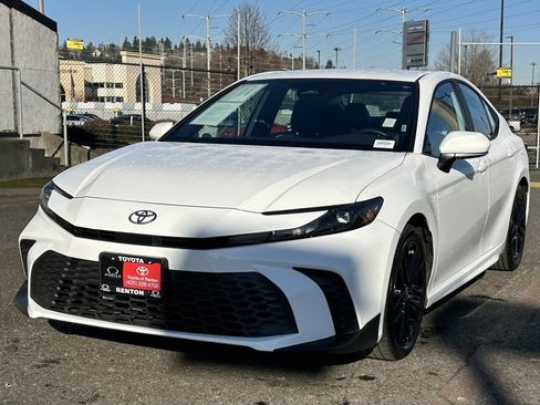Certified 2025 Toyota Camry SE image 1