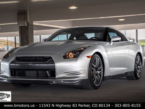 Used 2009 Nissan GT-R Premium AWD/4WD image 3