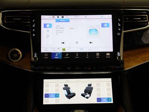 Used 2022 Jeep Grand Wagoneer Series III w/ Rear Seat Video Group 1 image 30