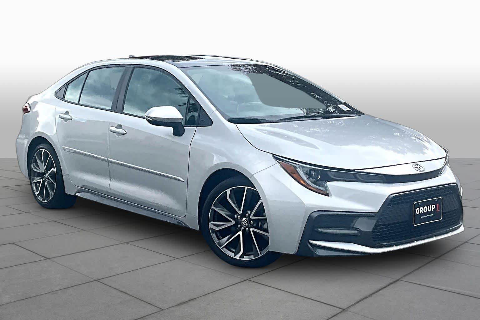 Used 2022 Toyota Corolla XSE FWD image 3