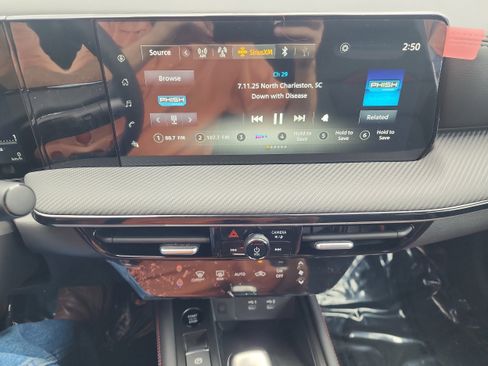 New 2025 Nissan Kicks SR image 12