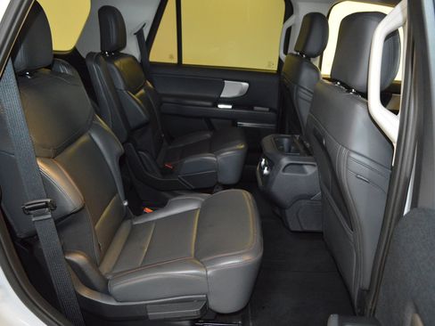 Used 2025 Ford Expedition Active AWD/4WD image 12