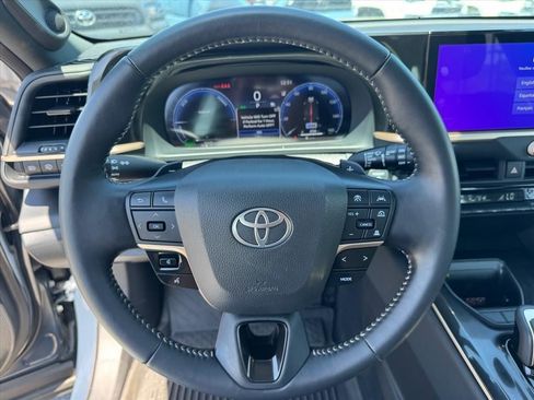 Used 2025 Toyota Crown Signia AWD/4WD image 23