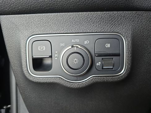 Used 2022 Mercedes-Benz GLB 250 4MATIC image 29