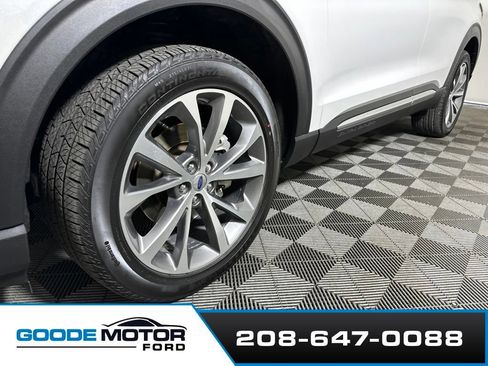 Used 2025 Ford Explorer Platinum w/ Ultimate Package AWD/4WD image 27