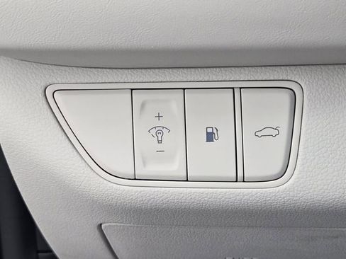 Used 2025 Genesis G70 2.5T image 28