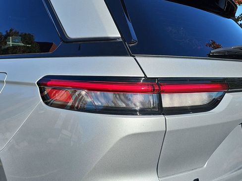 Certified 2023 Jeep Grand Cherokee Altitude image 34