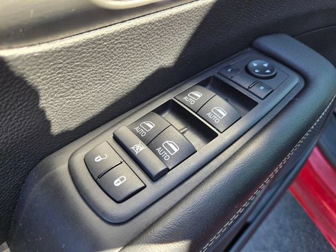 Used 2025 Chrysler Pacifica Select FWD image 16