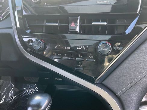 Used 2022 Toyota Camry SE w/ Cold Weather Package image 38