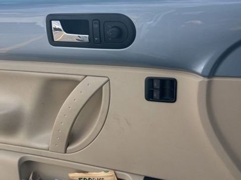 Used 2010 Volkswagen Beetle Coupe image 25