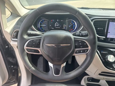 Used 2024 Chrysler Pacifica Limited FWD image 23