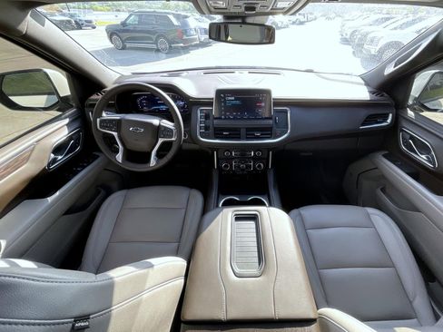 Used 2023 Chevrolet Suburban Z71 w/ Luxury Package AWD/4WD image 15