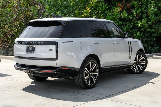 Used 2023 Land Rover Range Rover SE AWD/4WD image 8