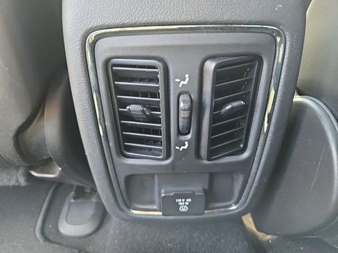 Used 2019 Jeep Grand Cherokee Altitude AWD/4WD image 16