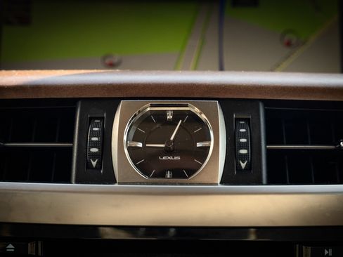 Used 2020 Lexus LX 570 4WD w/ Luxury Package image 46