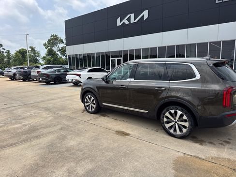 Used 2022 Kia Telluride EX w/ EX Premium Package FWD image 15