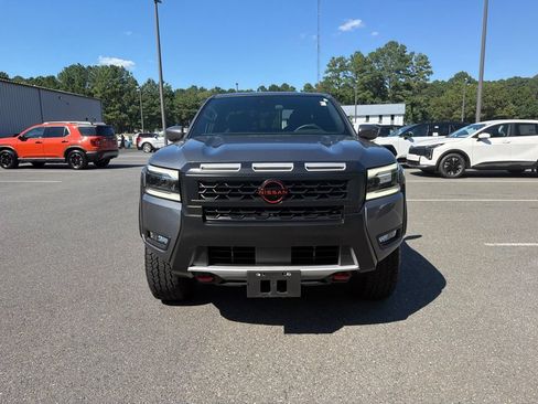Used 2025 Nissan Frontier PRO-4X AWD/4WD image 3