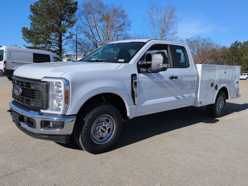 New 2026 Ford F250 XL w/ XL Chrome Package image 7