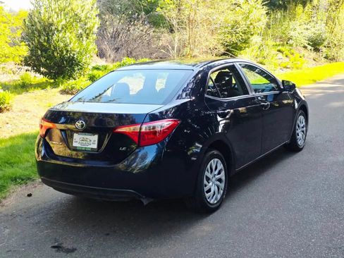 Used 2017 Toyota Corolla LE w/ Carpet Mat Package (TMS) FWD image 5