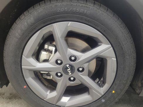 Used 2025 Kia K4 FWD image 31